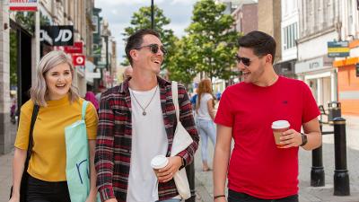 Friends shopping on King Street